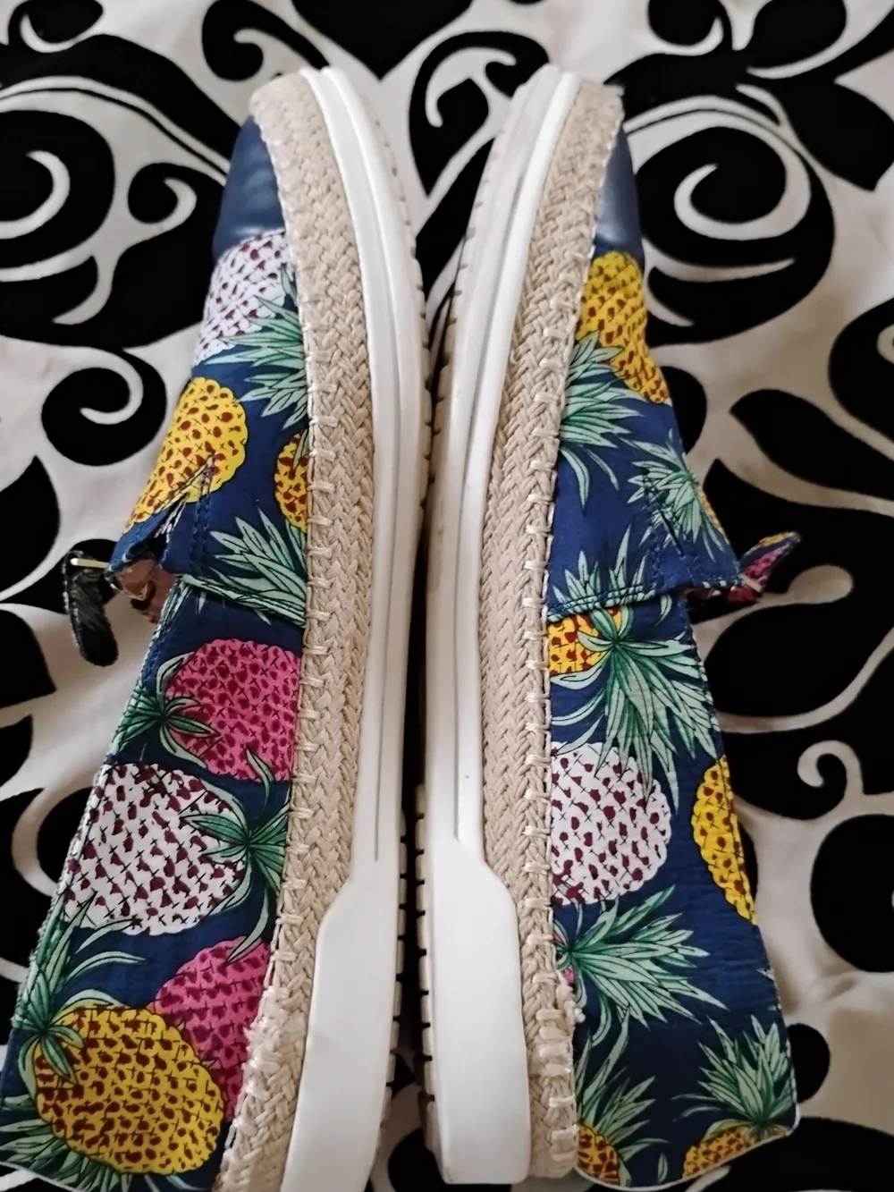 Anne Klein Akzetta (estilo alpargata /Pineapple Print Slip-On Espadrilles - Navy